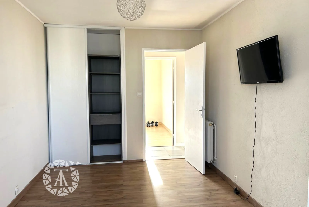 Appartement T3/4 à vendre sur la Place de la Sardane à Perpignan 