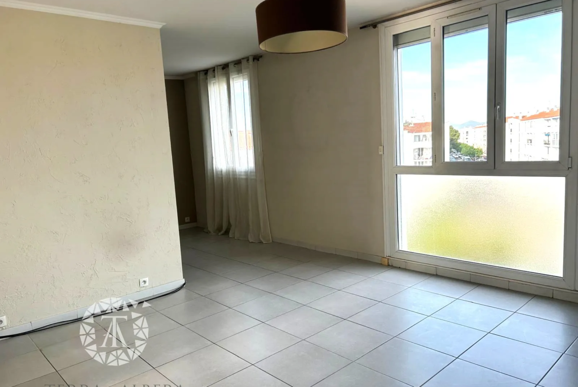 Appartement T3/4 à vendre sur la Place de la Sardane à Perpignan 