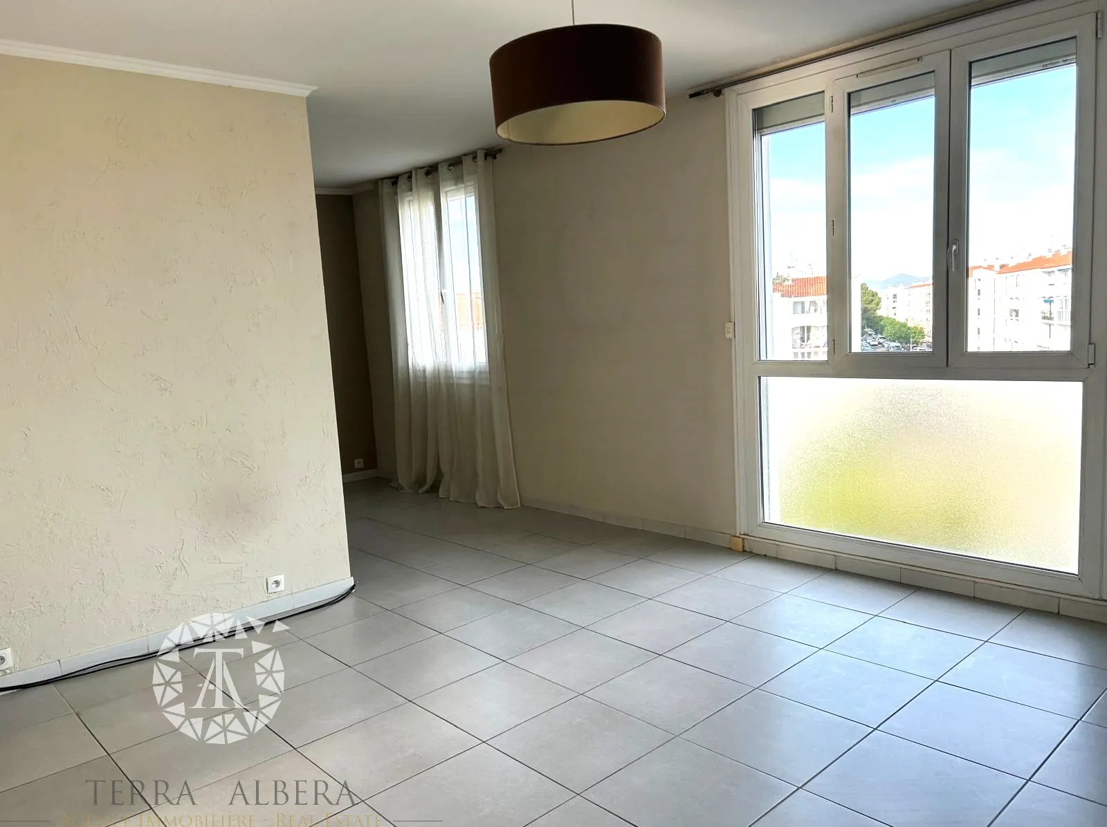 Appartement T3/4 à vendre sur la Place de la Sardane à Perpignan 