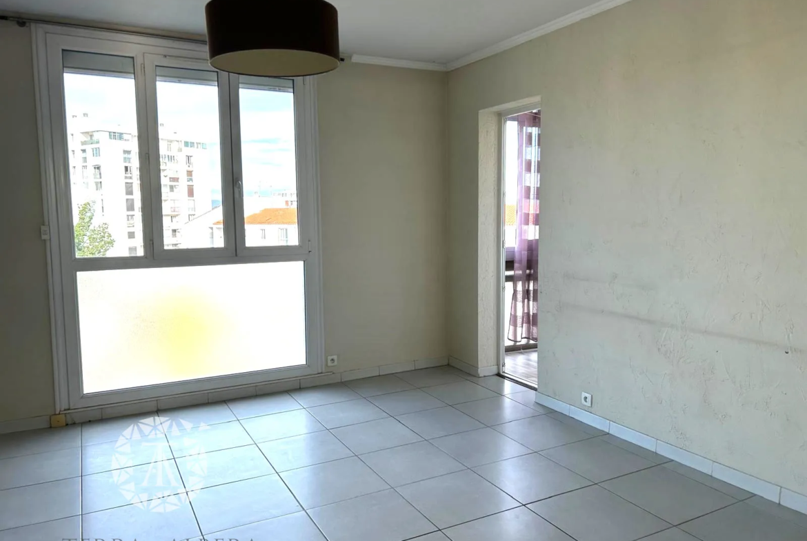 Appartement T3/4 à vendre sur la Place de la Sardane à Perpignan 