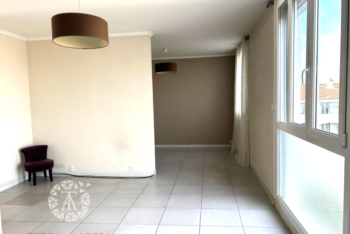 Appartement T3/4 à vendre sur la Place de la Sardane à Perpignan 