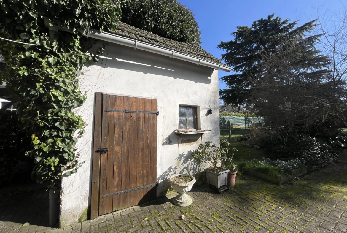 Maison familiale à vendre à L'Hôpital avec jardin 