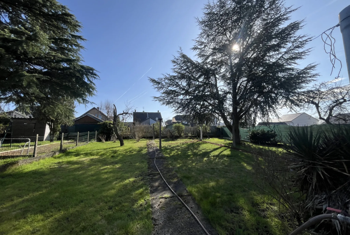 Maison familiale à vendre à L'Hôpital avec jardin 