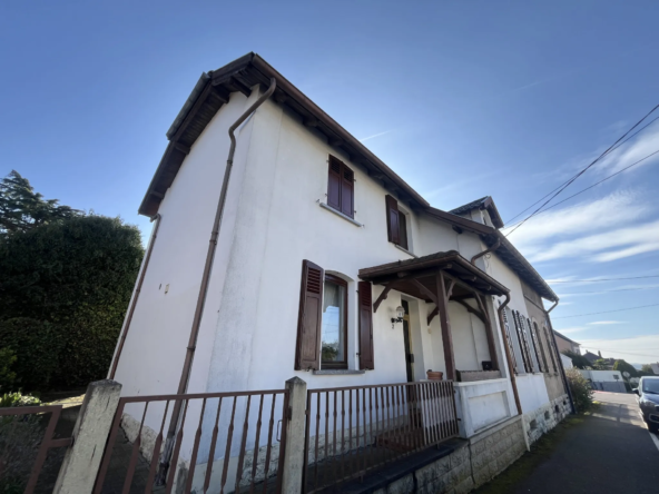 Maison familiale à vendre à L'Hôpital avec jardin