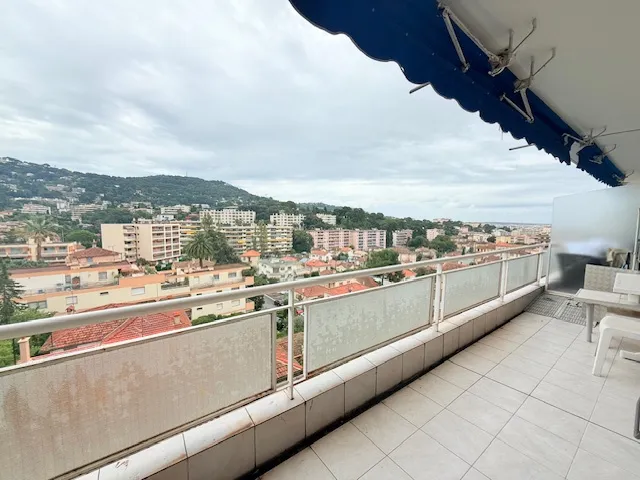 Appartement 3 pièces lumineux avec terrasse et vue à Le Cannet 