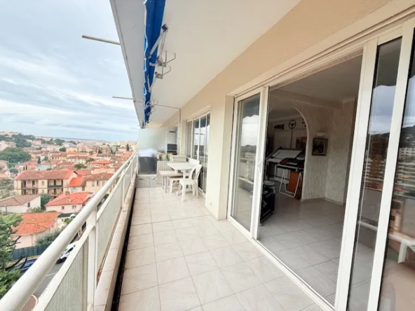 Appartement 3 pièces lumineux avec terrasse et vue à Le Cannet