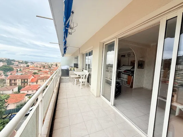 Appartement 3 pièces lumineux avec terrasse et vue à Le Cannet 