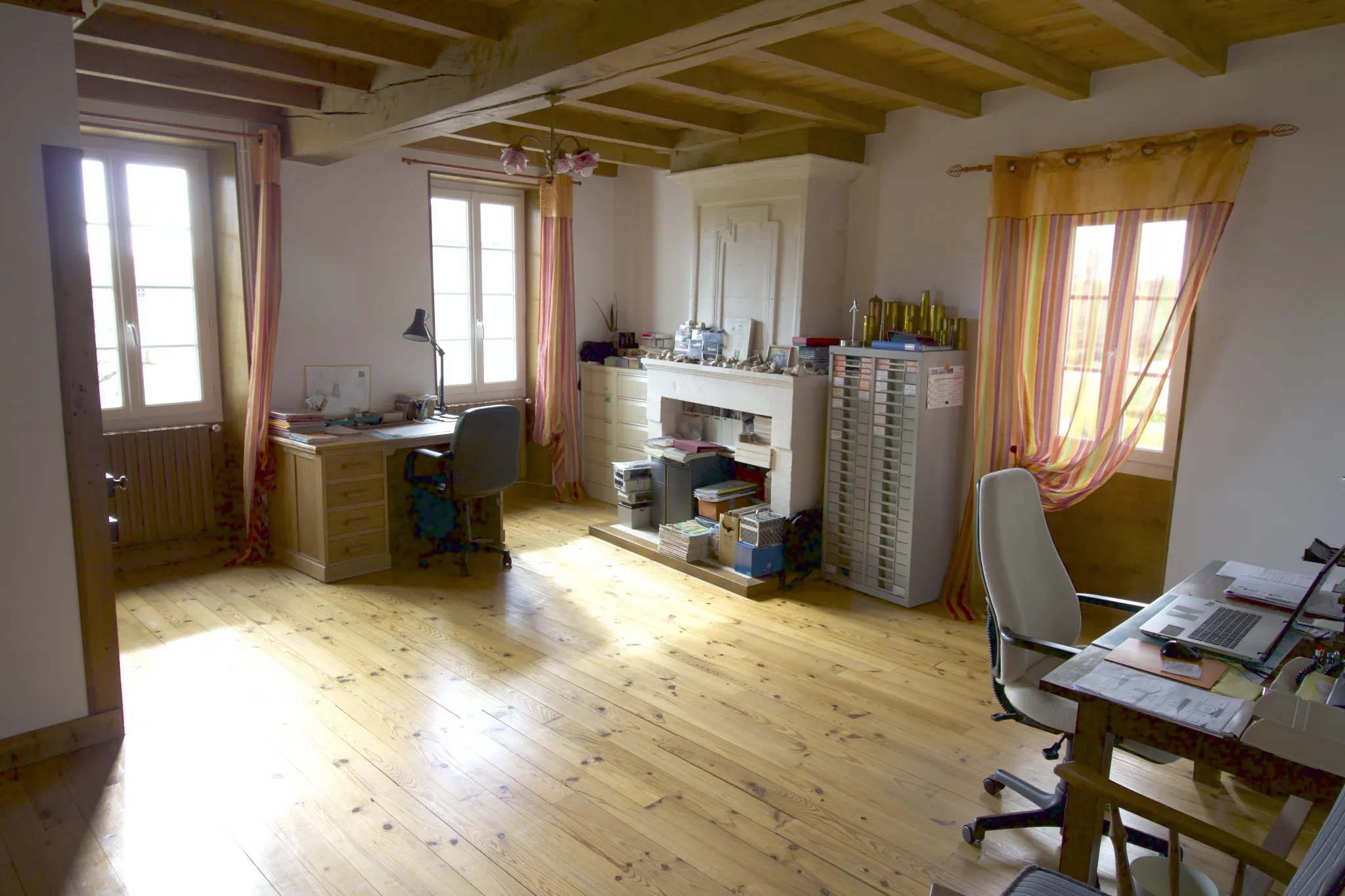 Maison charentaise à vendre à Annepont avec jardin et dépendances 