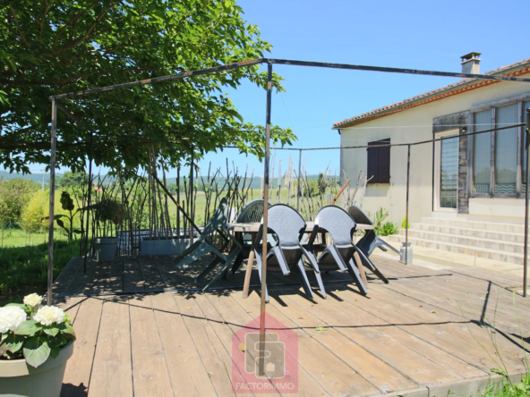 Maison moderne avec 4 chambres à vendre près de Puy l'Évêque