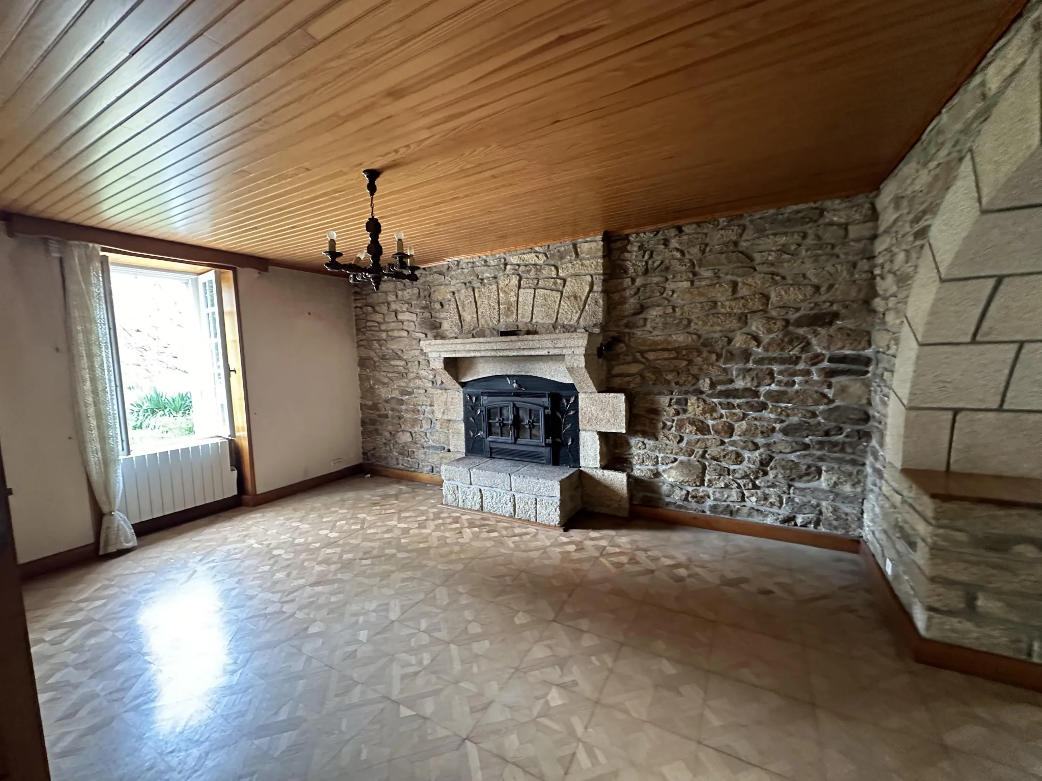 Maison en pierre à vendre à Baud - 4 chambres et 40 m² de terrasse 