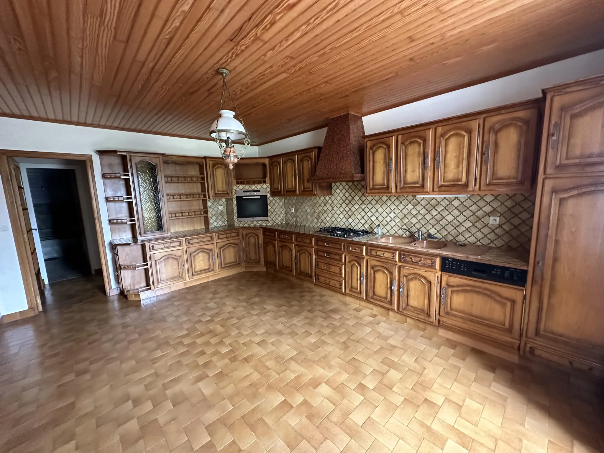 Maison en pierre à vendre à Baud - 4 chambres et 40 m² de terrasse 