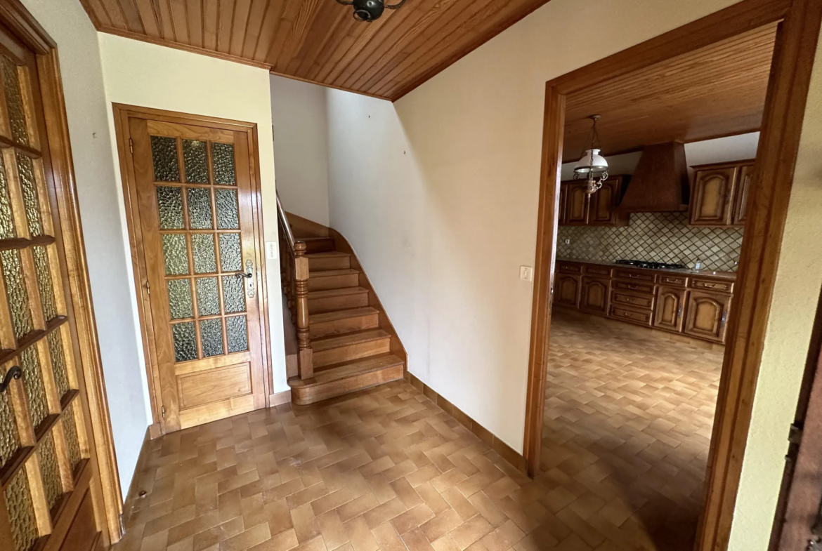 Maison en pierre à vendre à Baud - 4 chambres et 40 m² de terrasse 