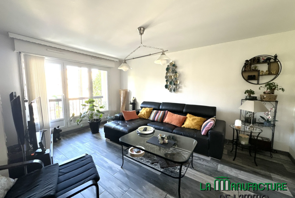 Appartement T5 rénové à vendre - Balcons, garage, et parking à Saint-Étienne 