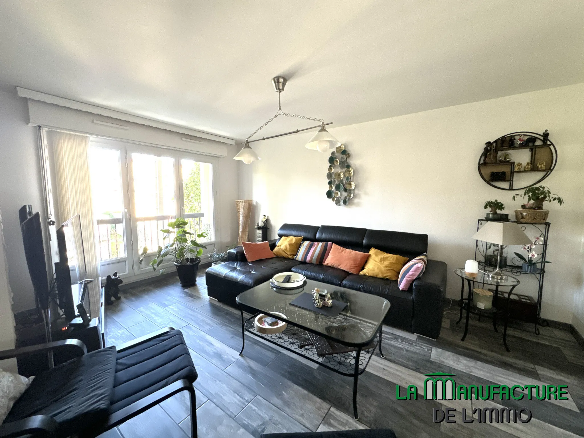 Appartement T5 rénové à vendre - Balcons, garage, et parking à Saint-Étienne 