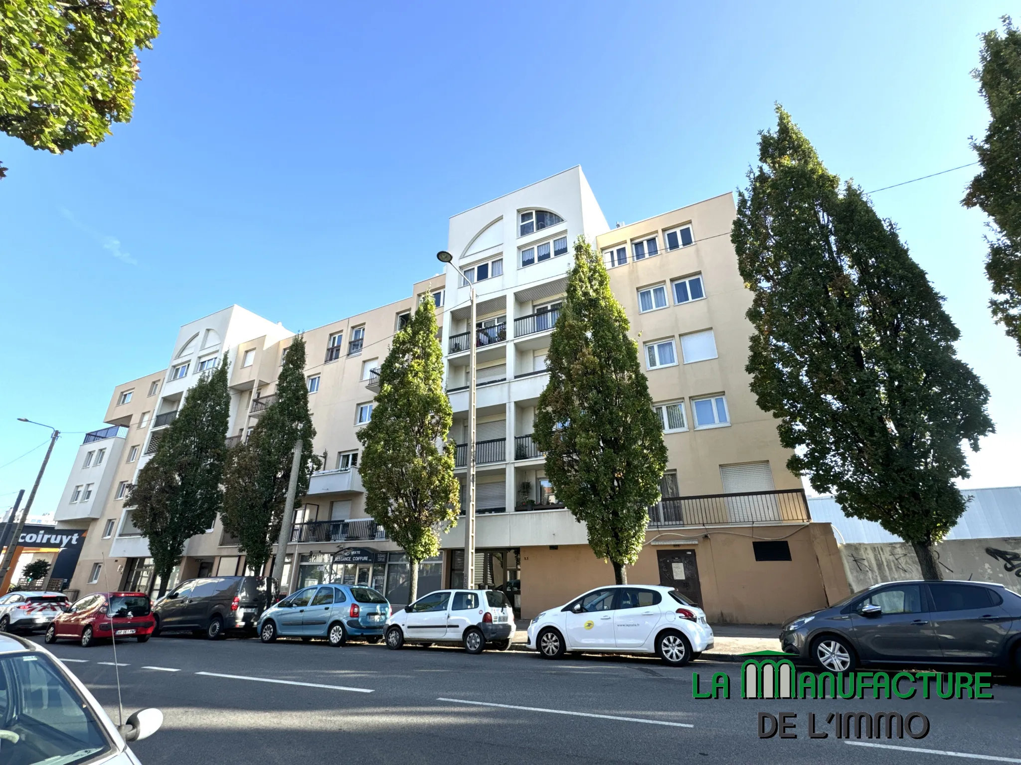 Appartement T5 rénové à vendre - Balcons, garage, et parking à Saint-Étienne 