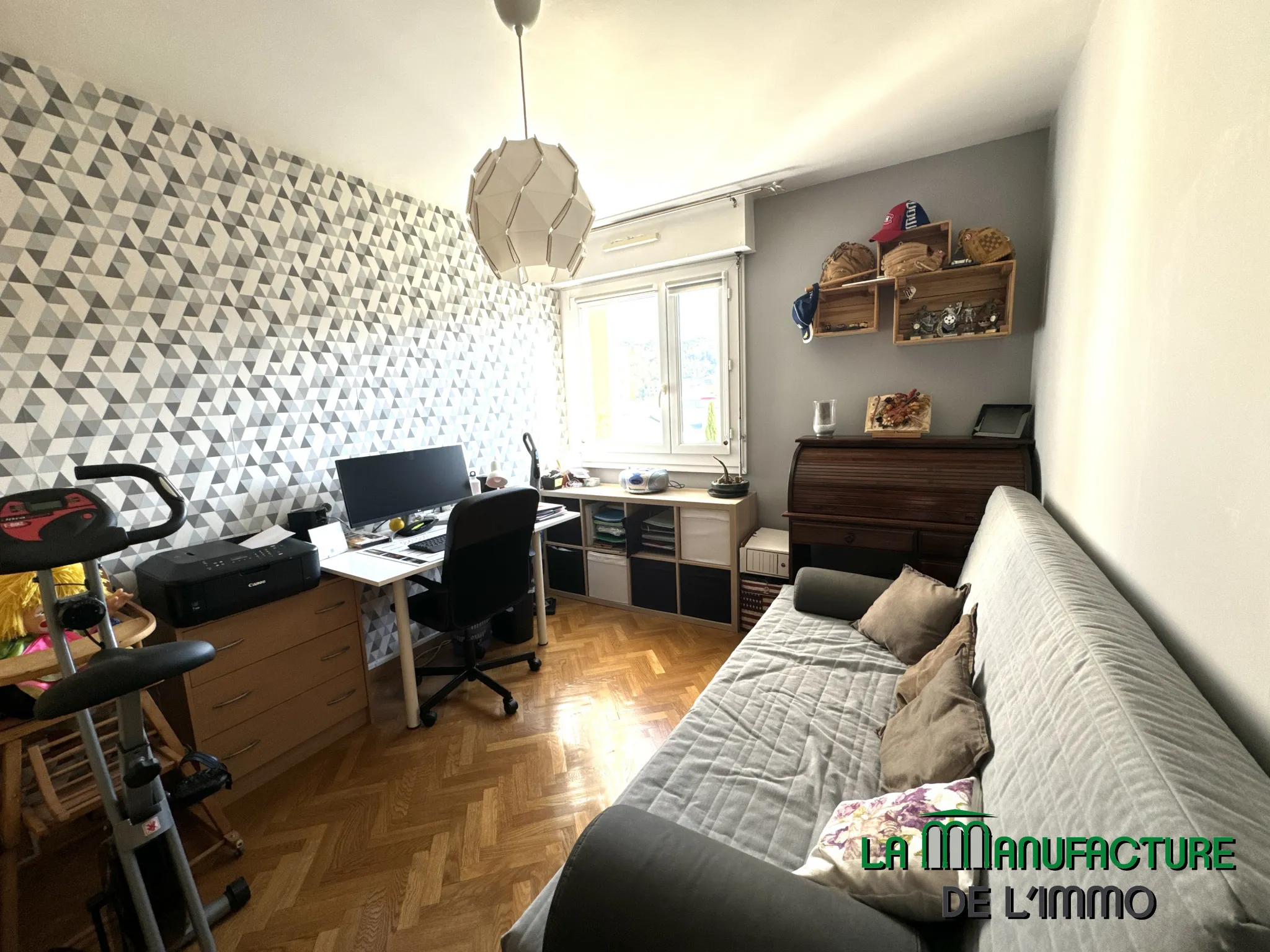 Appartement T5 rénové à vendre - Balcons, garage, et parking à Saint-Étienne 