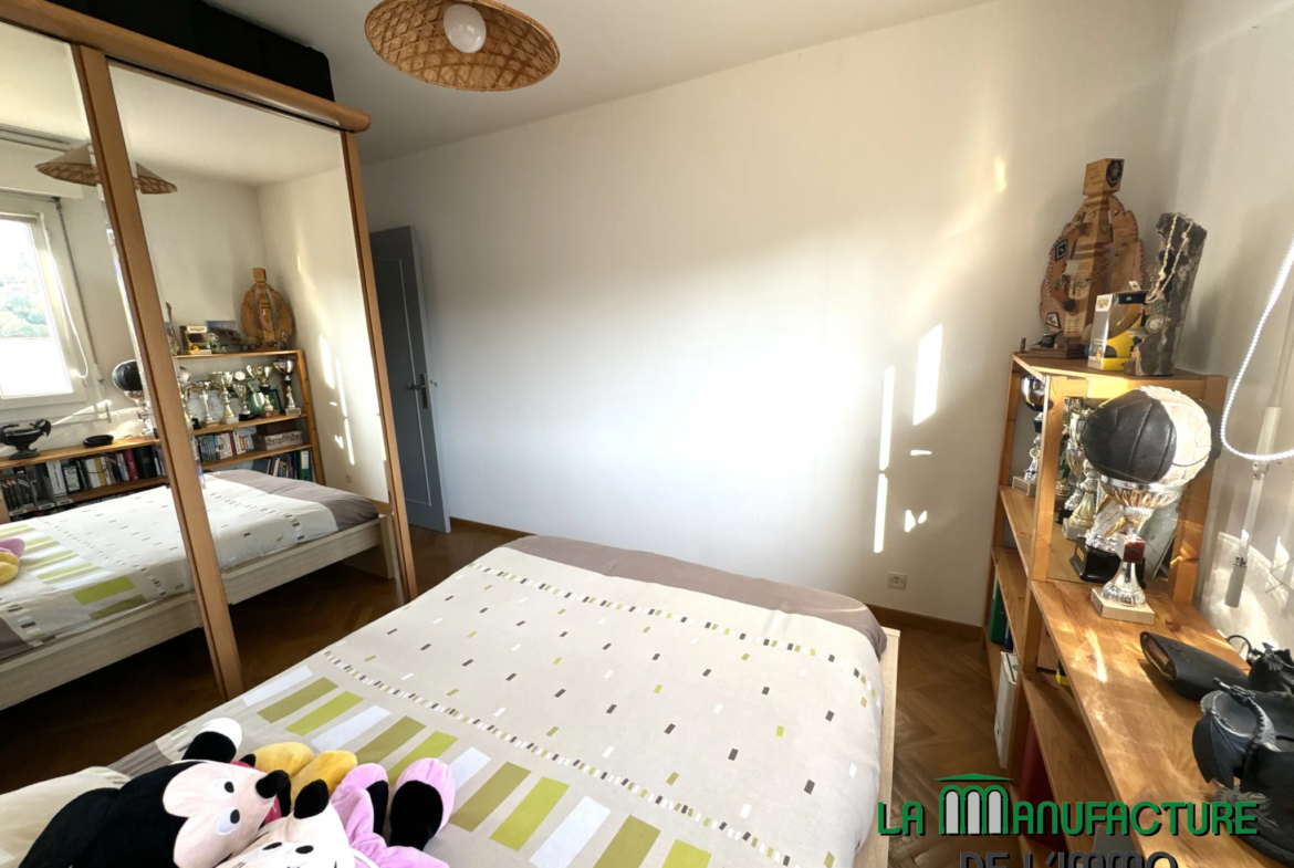 Appartement T5 rénové à vendre - Balcons, garage, et parking à Saint-Étienne 