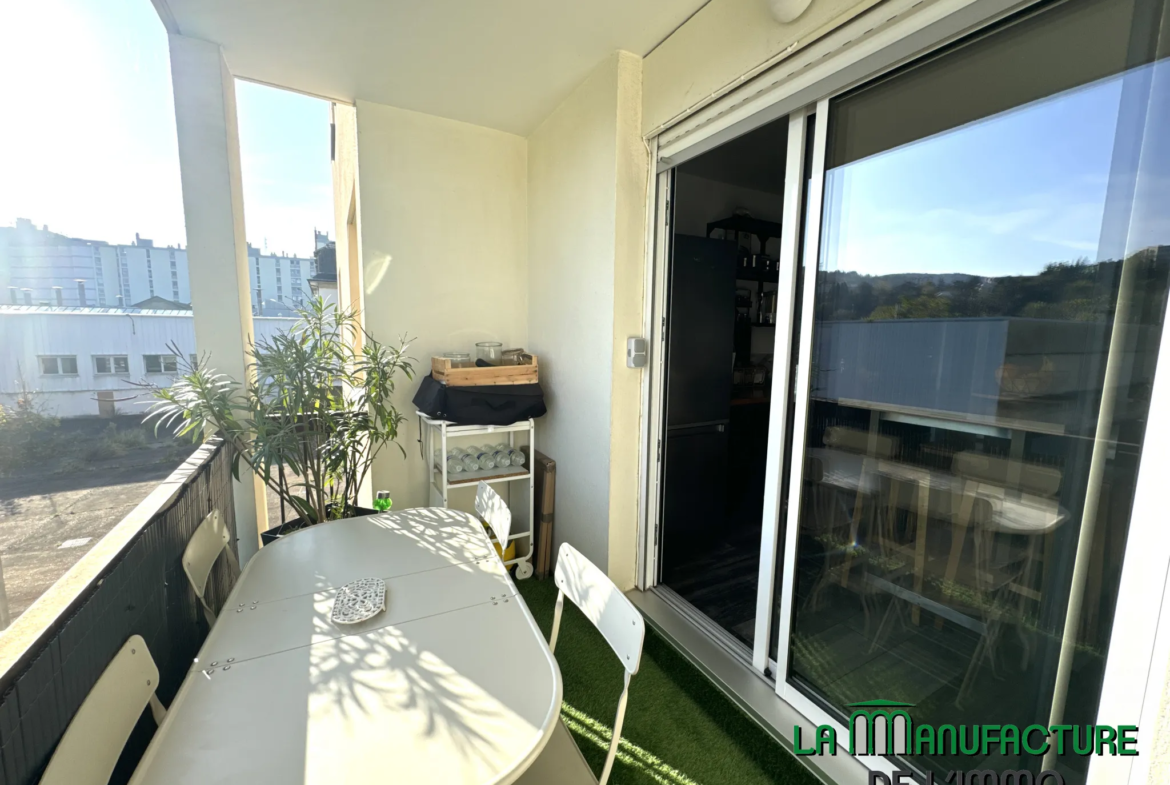 Appartement T5 rénové à vendre - Balcons, garage, et parking à Saint-Étienne 