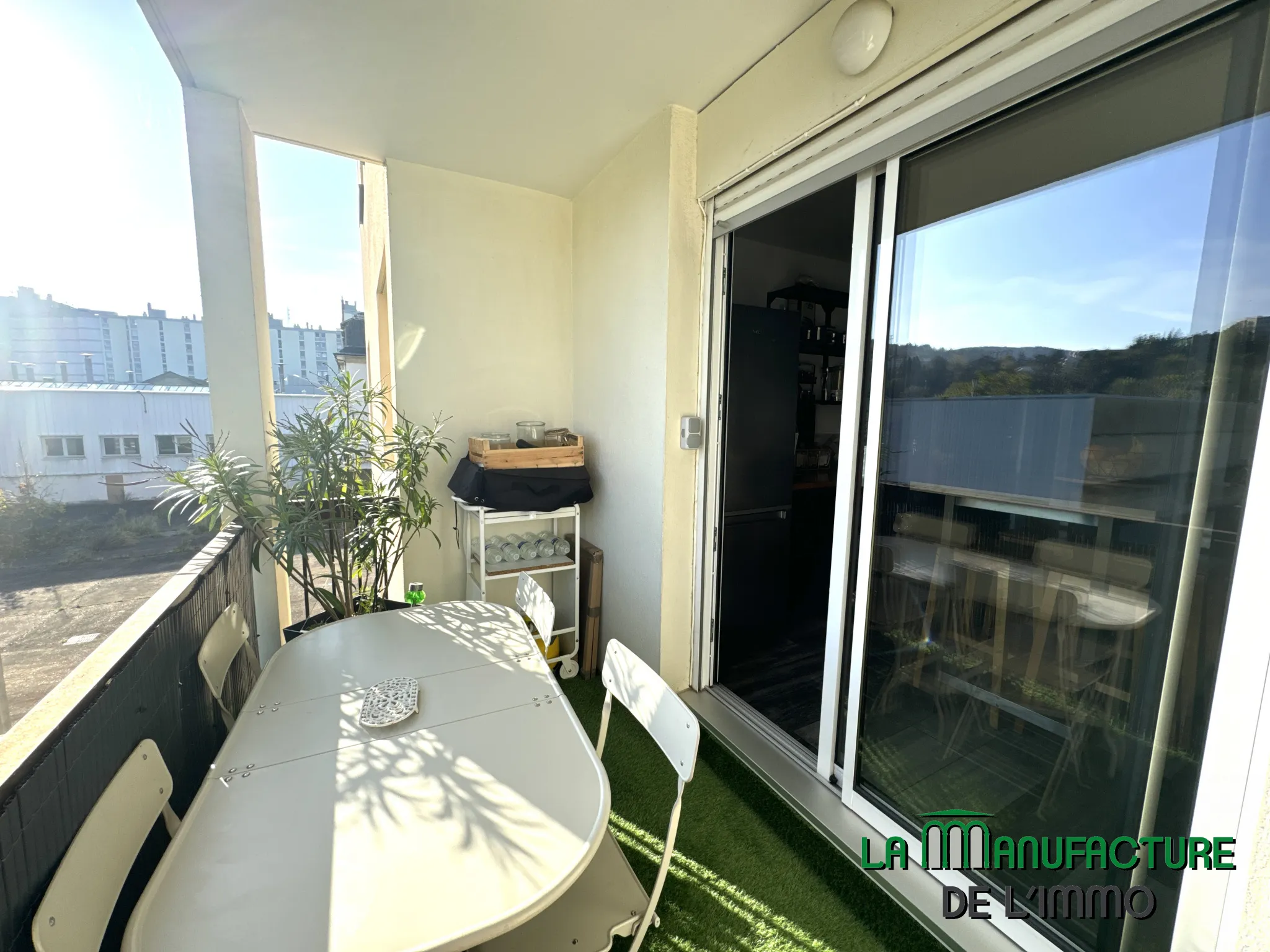 Appartement T5 rénové à vendre - Balcons, garage, et parking à Saint-Étienne 