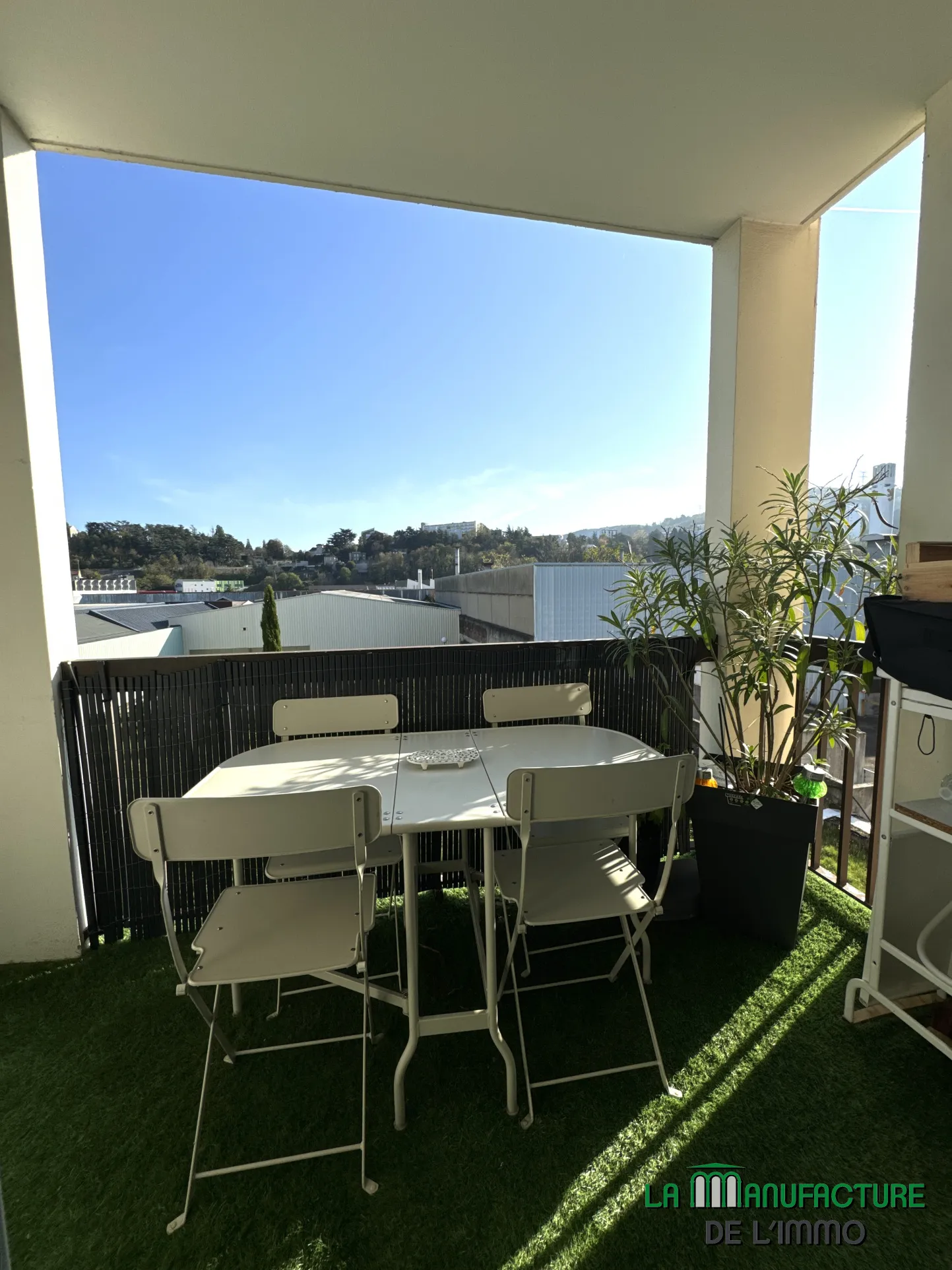 Appartement T5 rénové à vendre - Balcons, garage, et parking à Saint-Étienne 