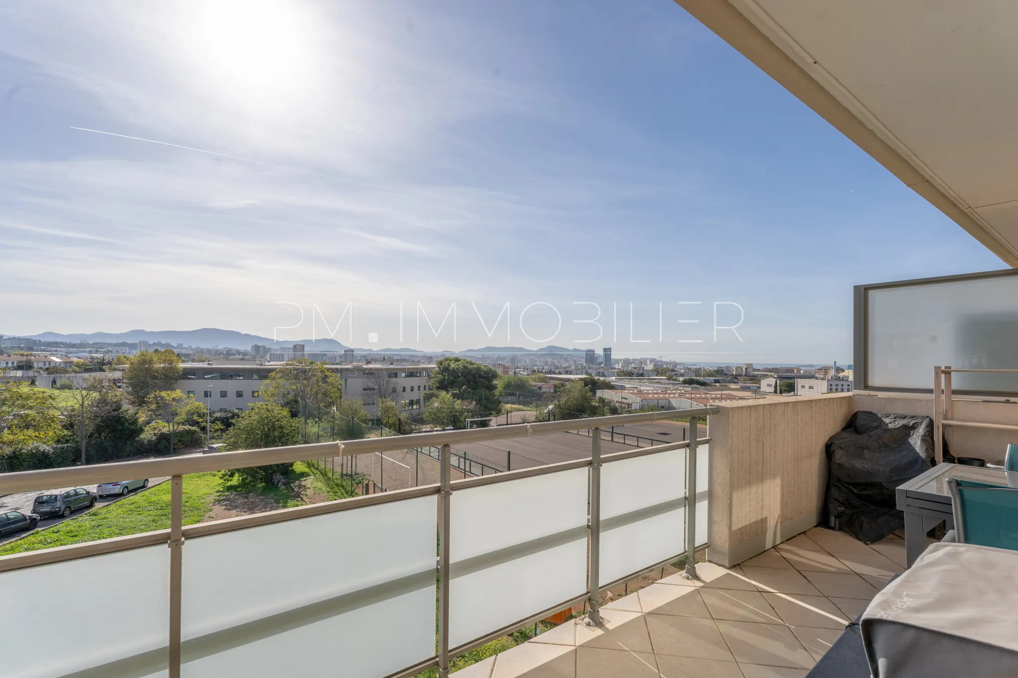 À vendre : Appartement T3 à Marseille 15ème avec vue sur la mer 