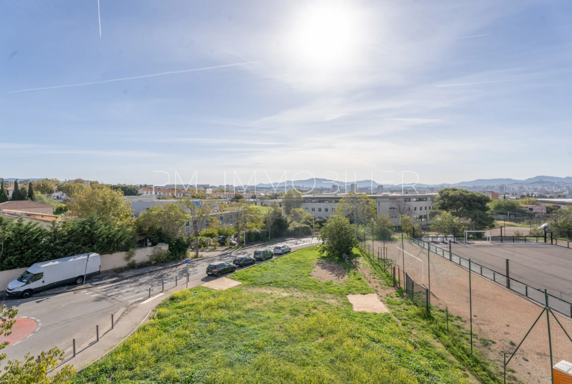 À vendre : Appartement T3 à Marseille 15ème avec vue sur la mer 