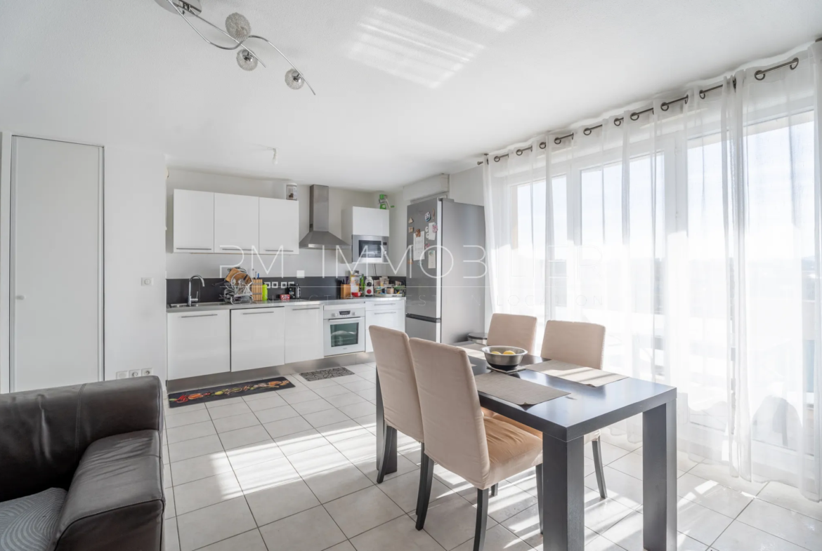 À vendre : Appartement T3 à Marseille 15ème avec vue sur la mer 