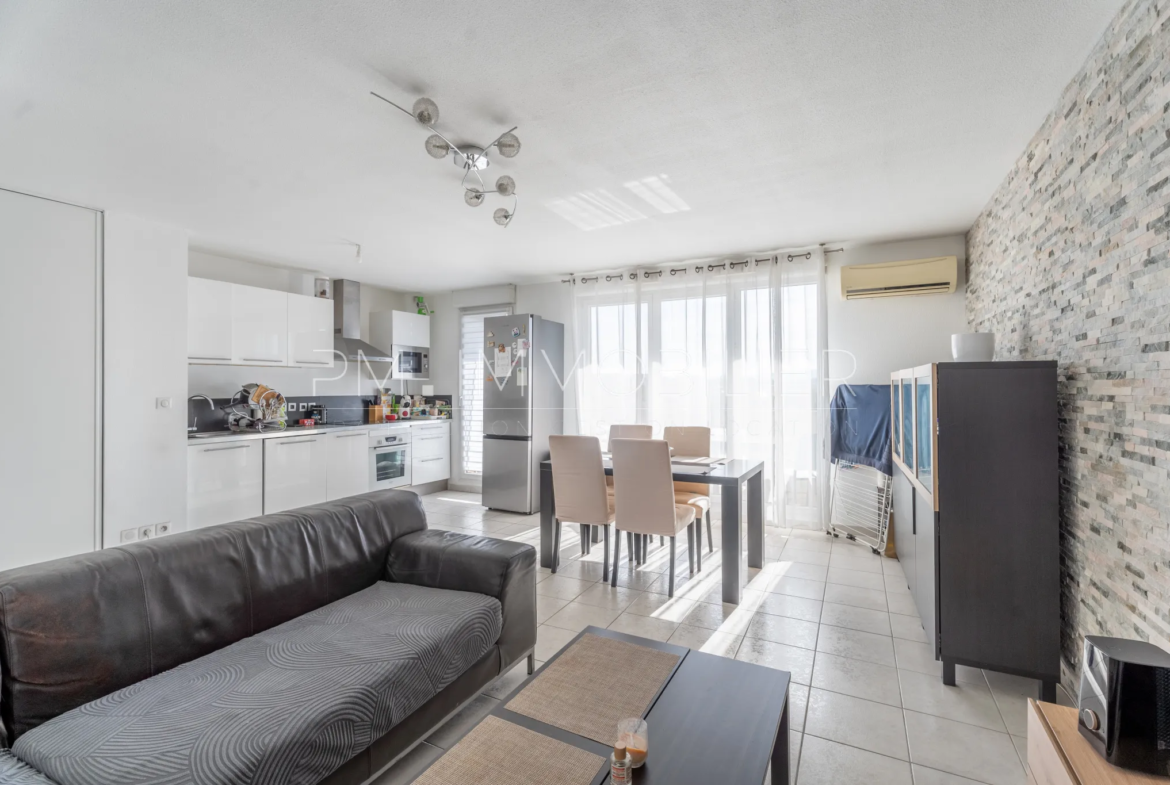 À vendre : Appartement T3 à Marseille 15ème avec vue sur la mer 