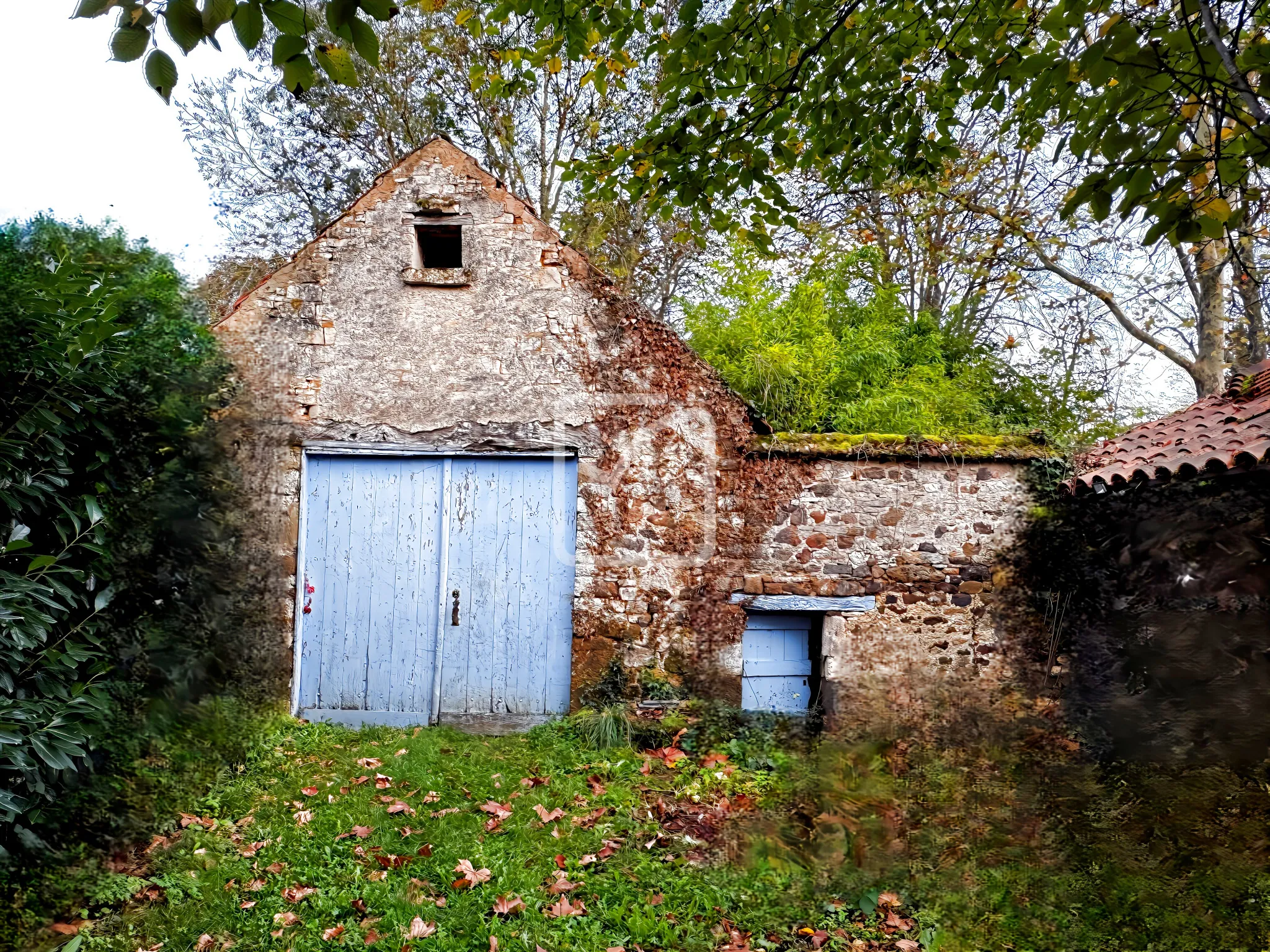 Charmant ensemble immobilier avec Longère de 1850 aux Portes du Périgord Noir et du Quercy 