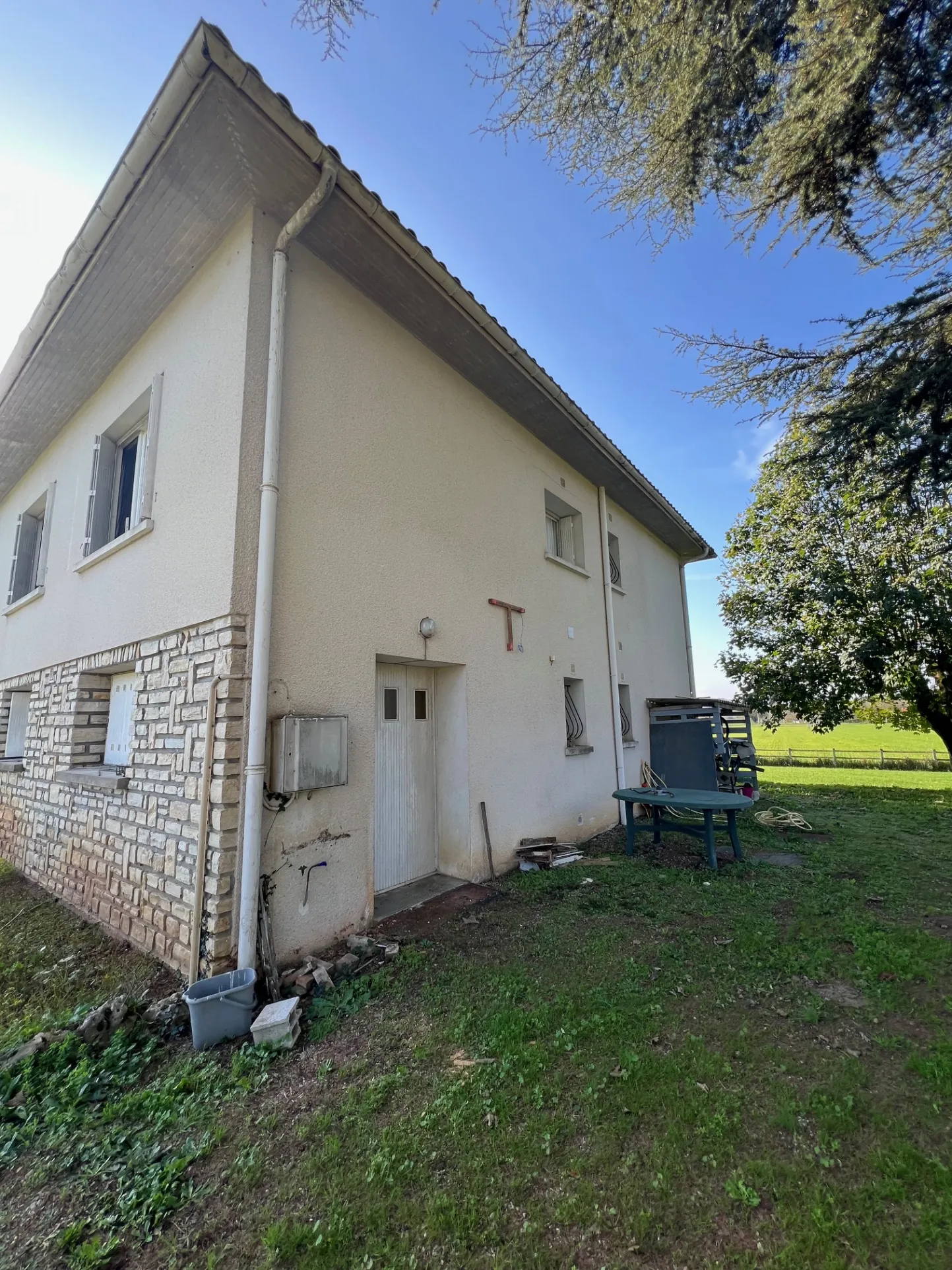 Maison à vendre avec sous-sol et 3145 m² de terrain à St Martin le Redon 