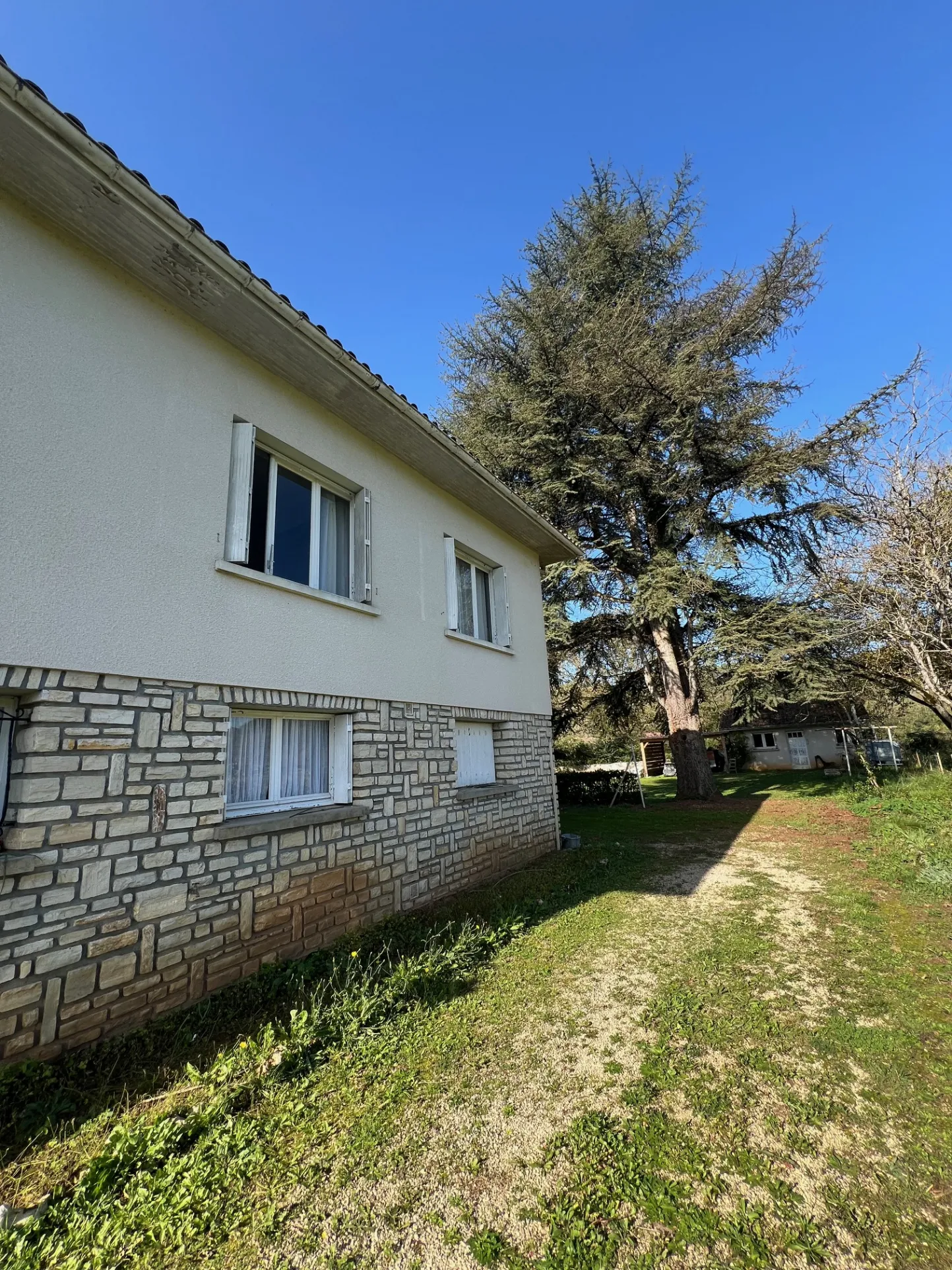 Maison à vendre avec sous-sol et 3145 m² de terrain à St Martin le Redon 