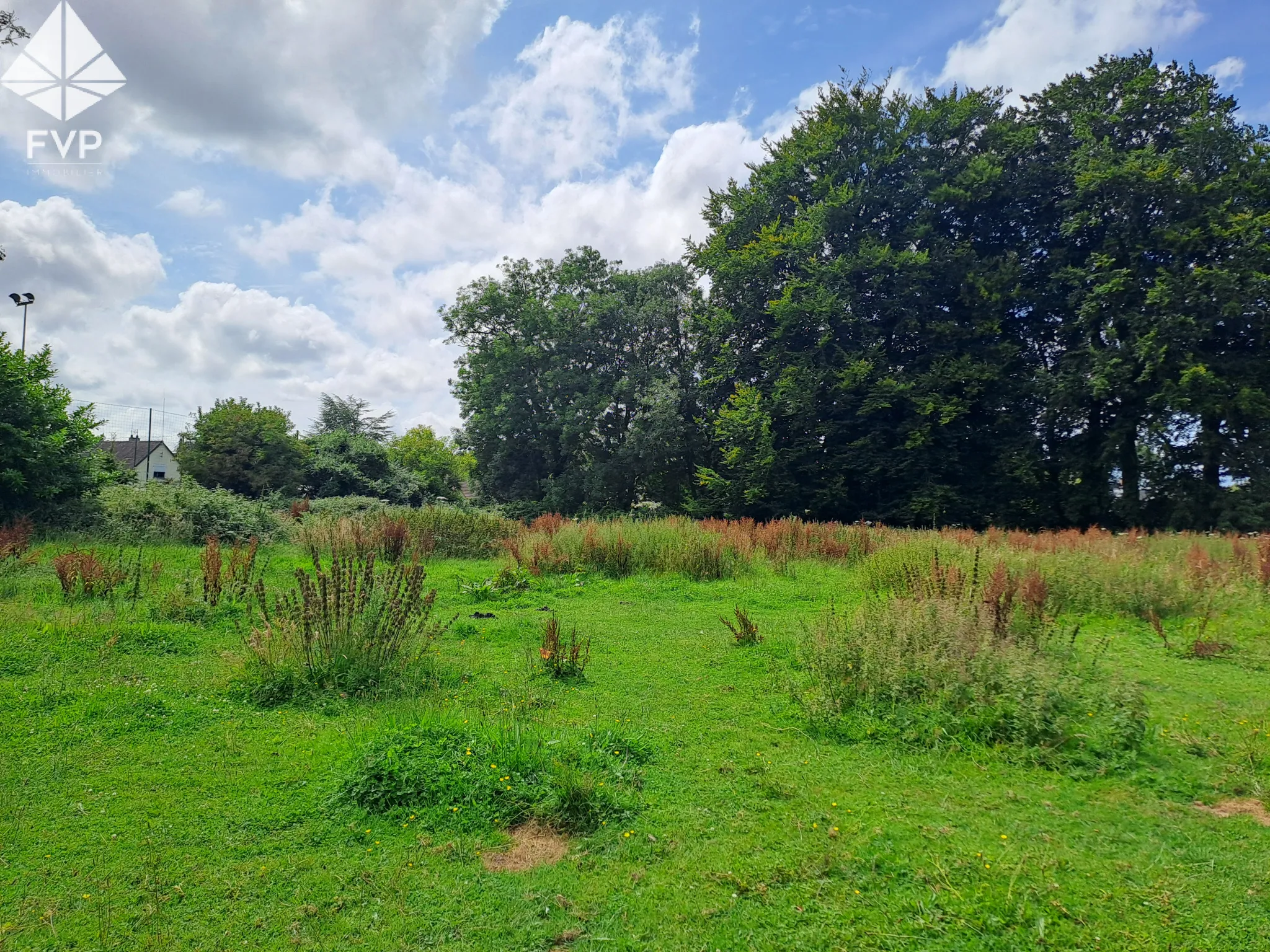 À vendre : terrain constructible de 1880 m² à Angiens (76740) 