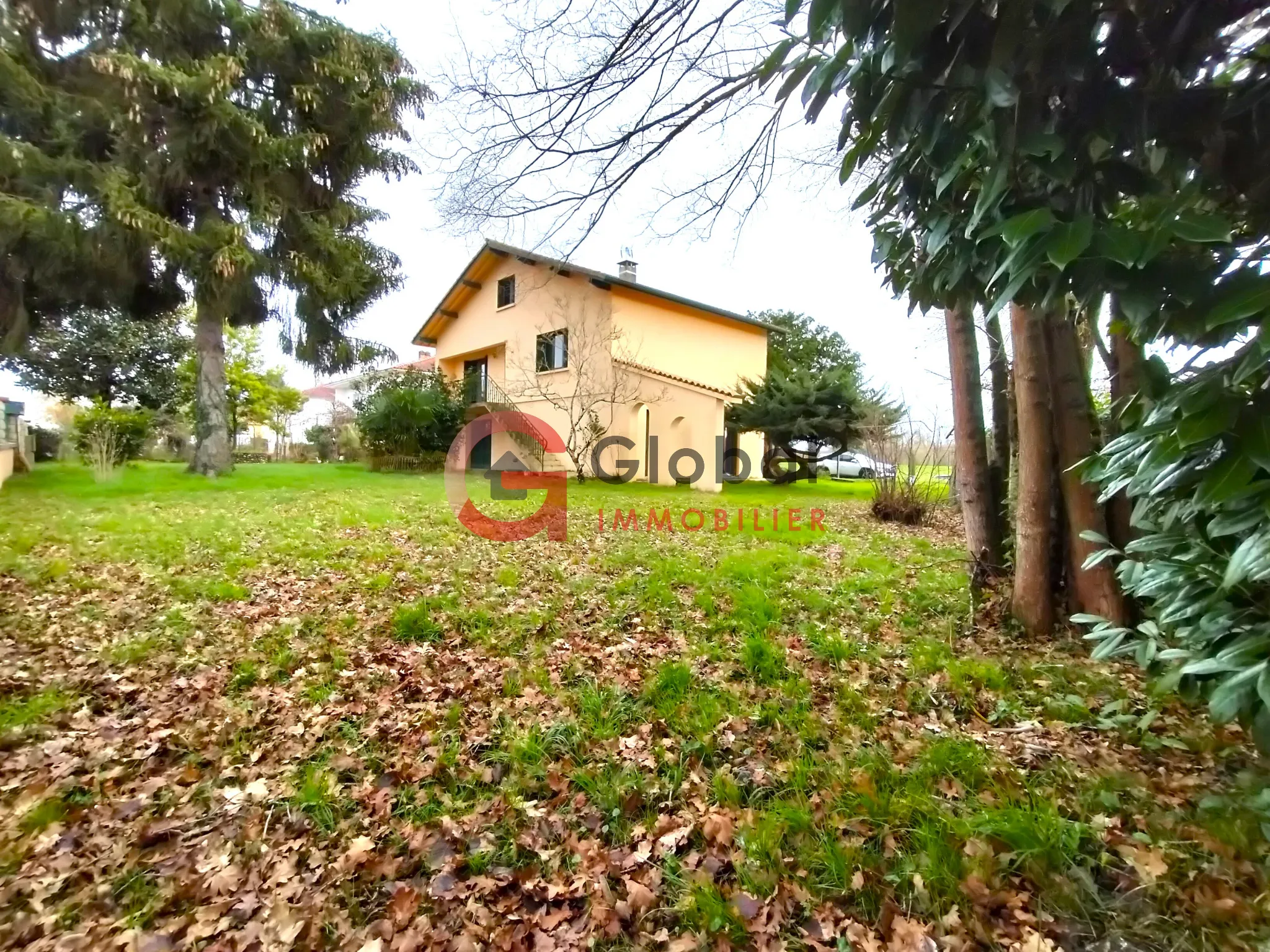 Maison familiale à Barcelonne du Gers avec 6 chambres et garage 