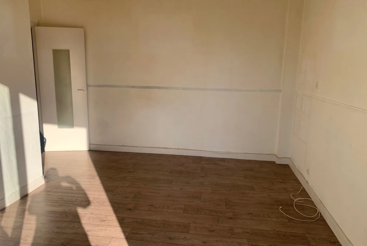 Vente d'un Appartement T2 avec Balcon et Parking à Vénissieux 