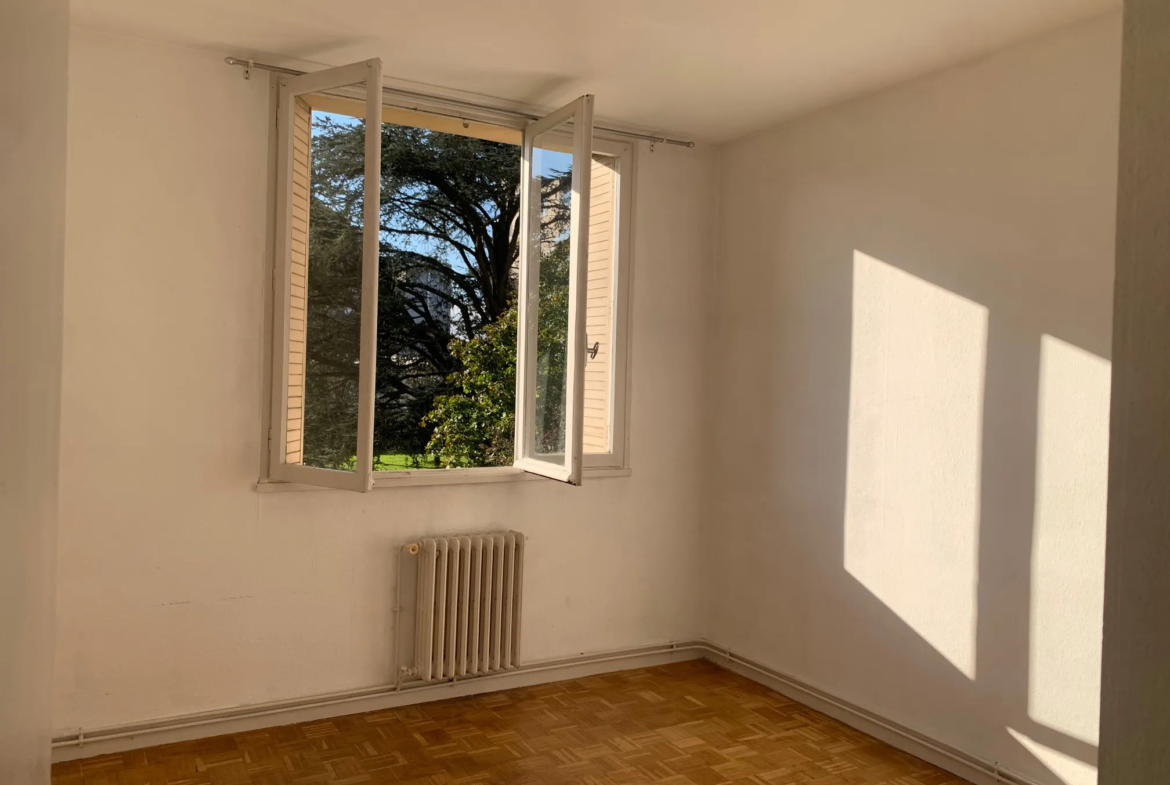 Vente d'un Appartement T2 avec Balcon et Parking à Vénissieux 