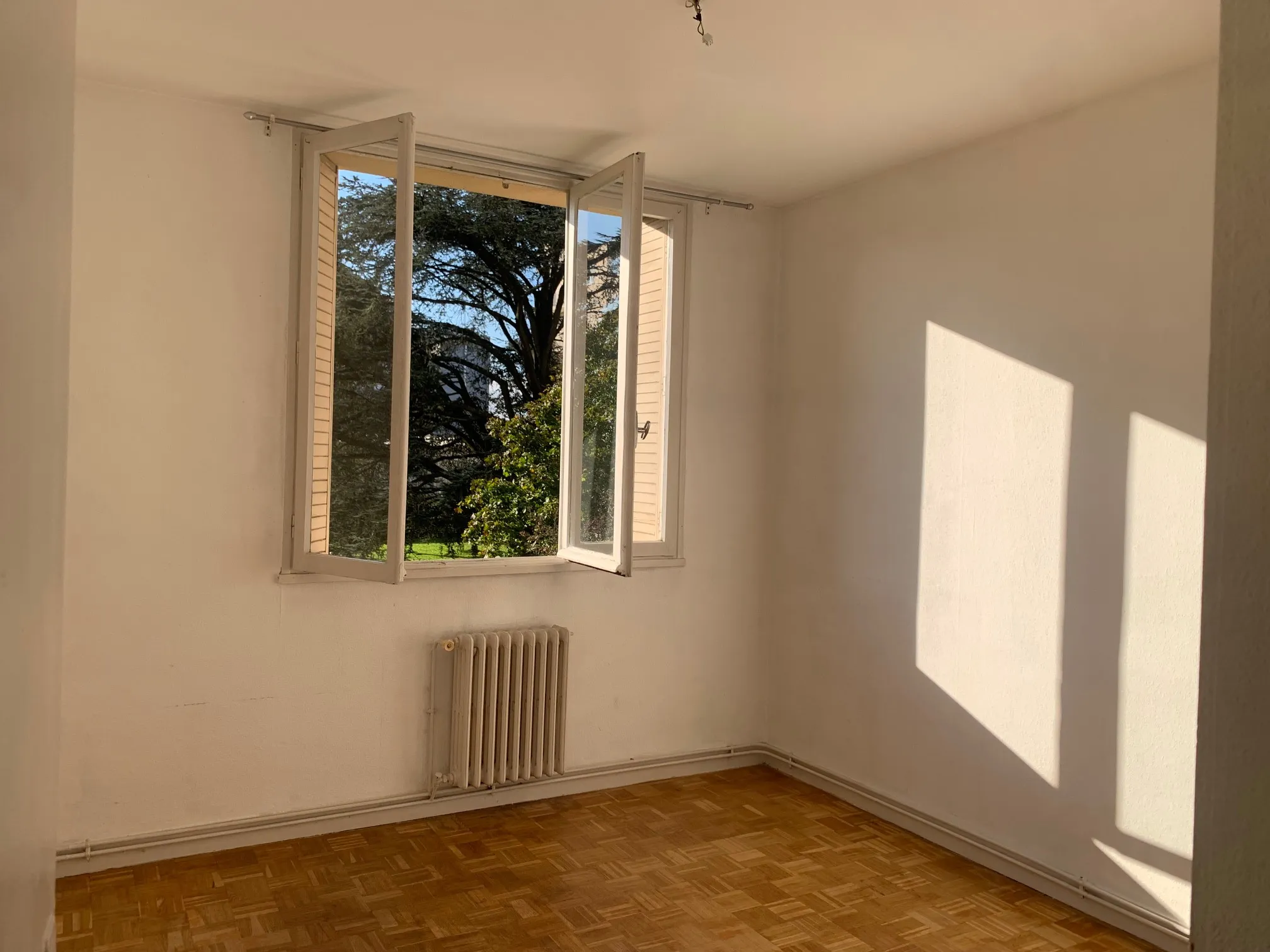 Vente d'un Appartement T2 avec Balcon et Parking à Vénissieux 