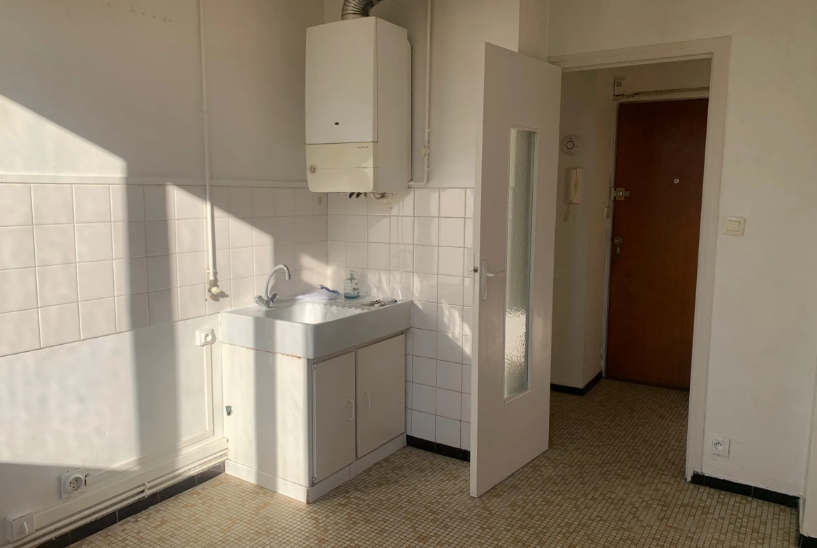 Vente d'un Appartement T2 avec Balcon et Parking à Vénissieux 