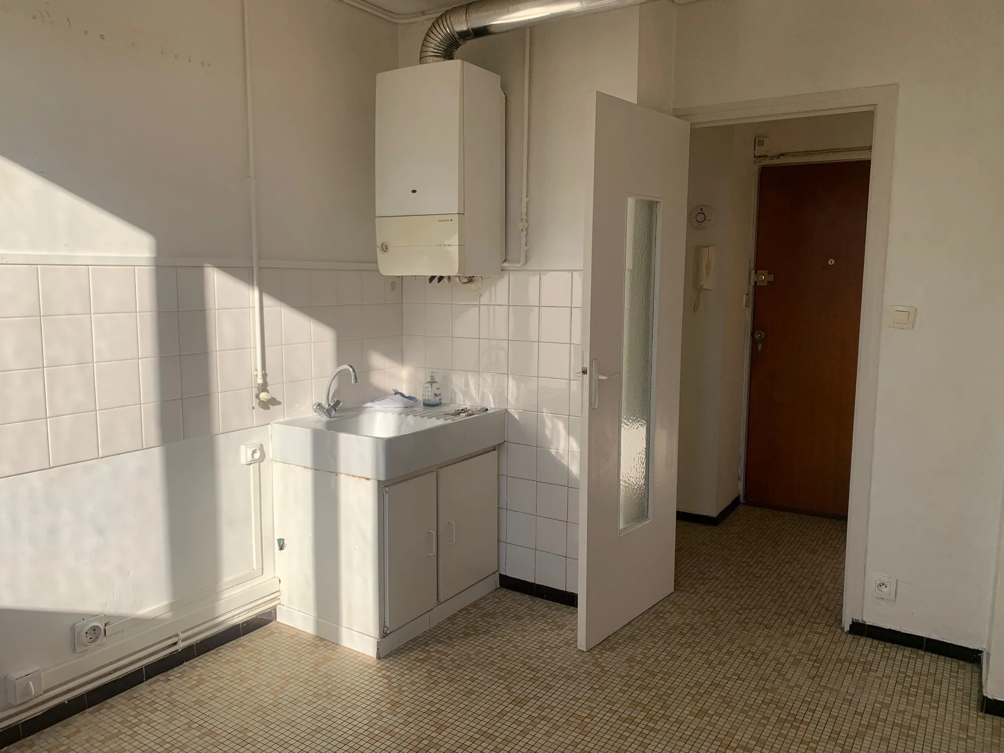 Vente d'un Appartement T2 avec Balcon et Parking à Vénissieux 