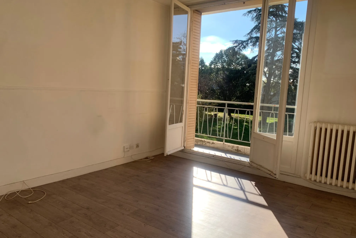 Vente d'un Appartement T2 avec Balcon et Parking à Vénissieux 