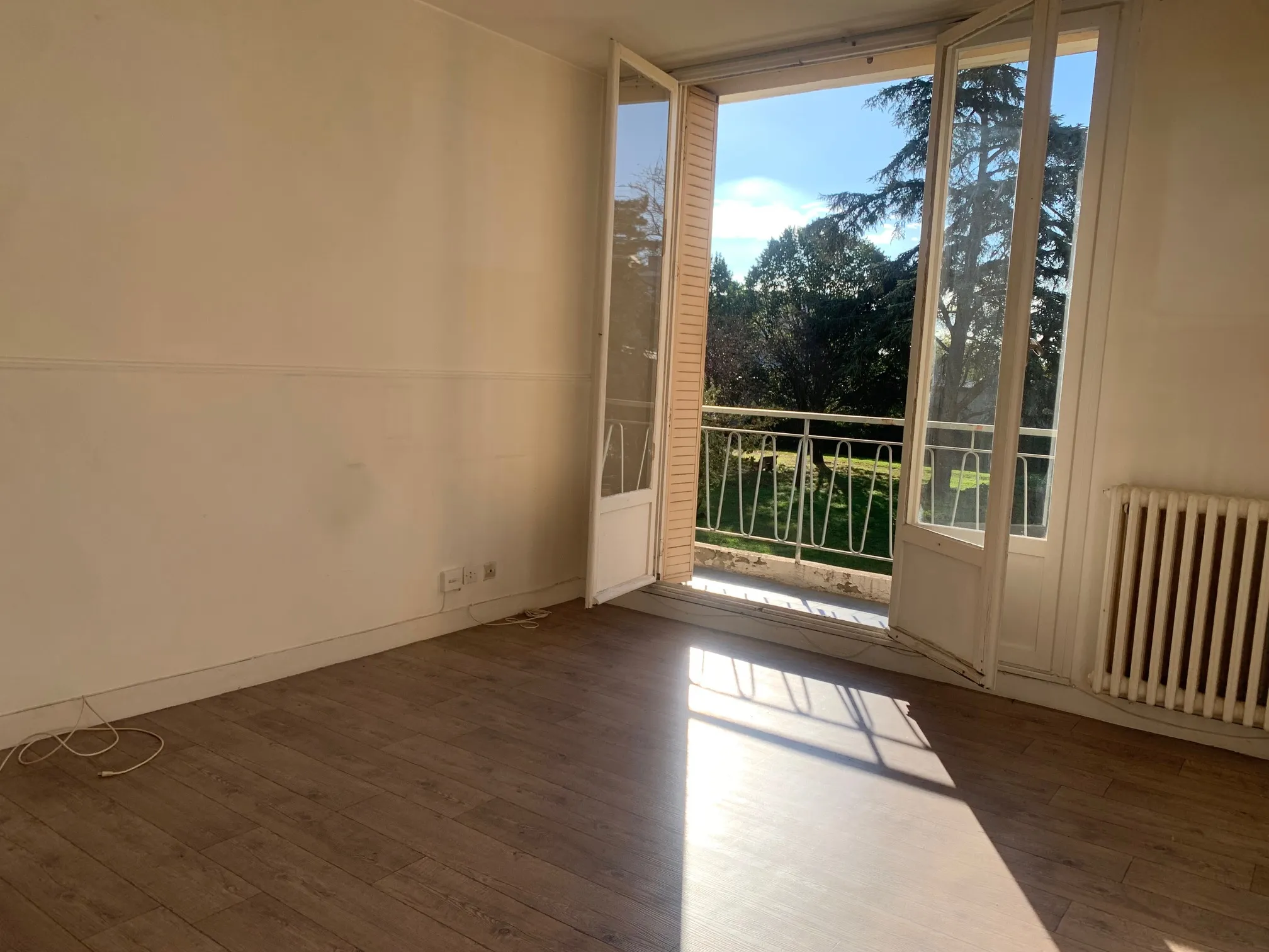 Vente d'un Appartement T2 avec Balcon et Parking à Vénissieux 