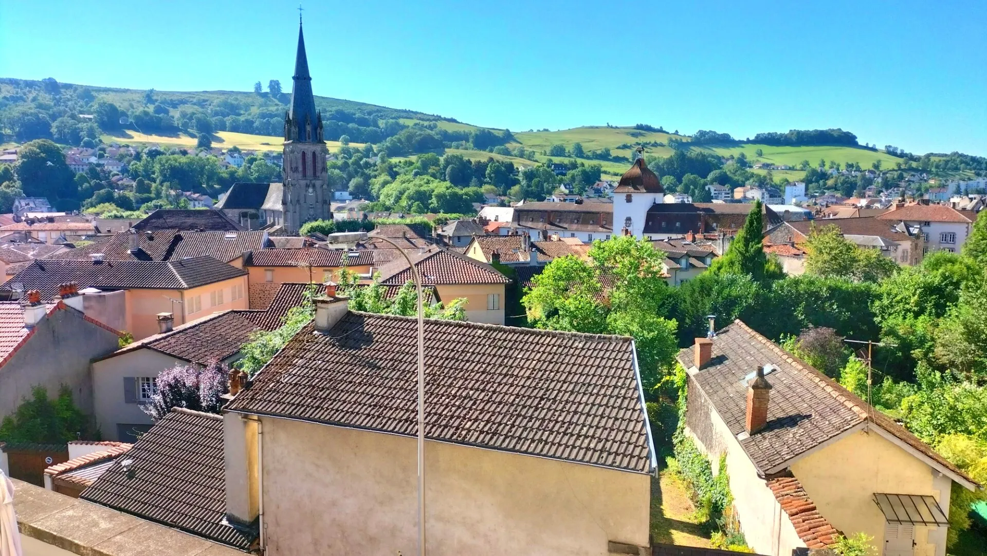 Appartement T4 avec Balcon et Garage à Aurillac 