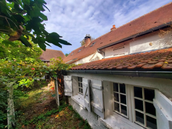 Propriété avec deux maisons à vendre à Vieure