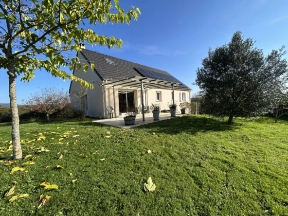 Maison spacieuse à Orliac de Bar avec jardin et panneaux photovoltaïques