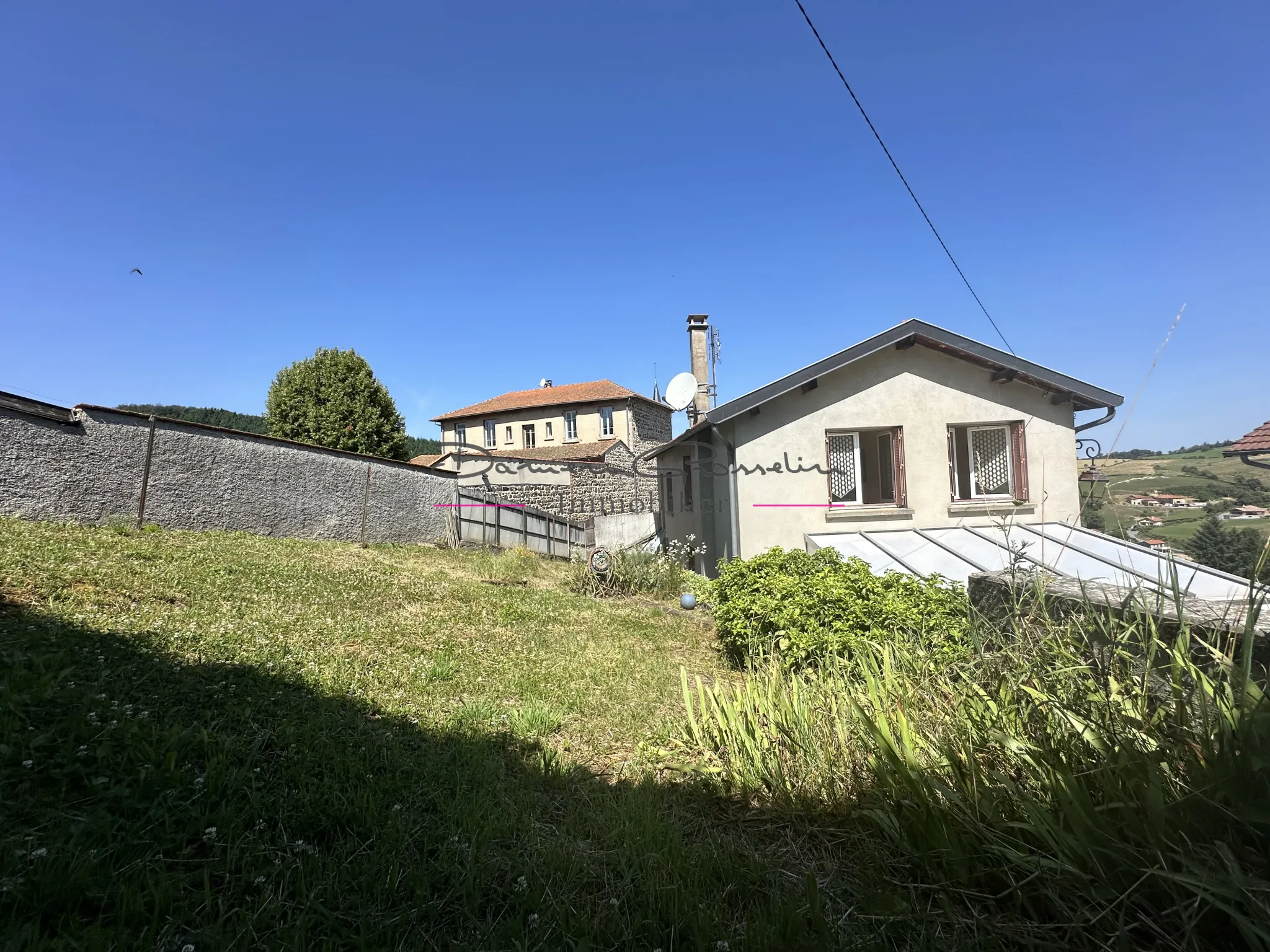 Maison spacieuse à Balbigny avec sous-sol complet et jardin 