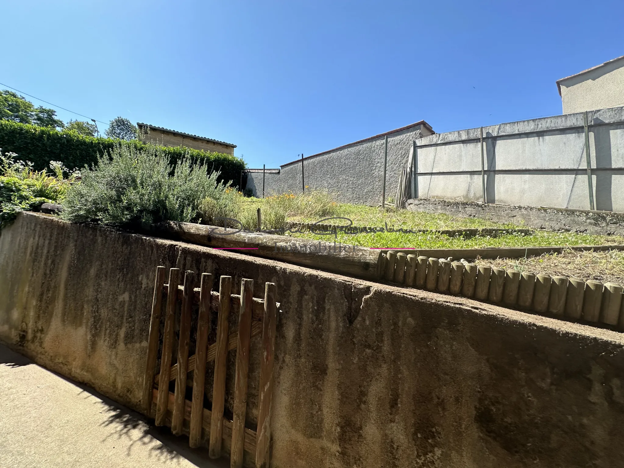 Maison spacieuse à Balbigny avec sous-sol complet et jardin 