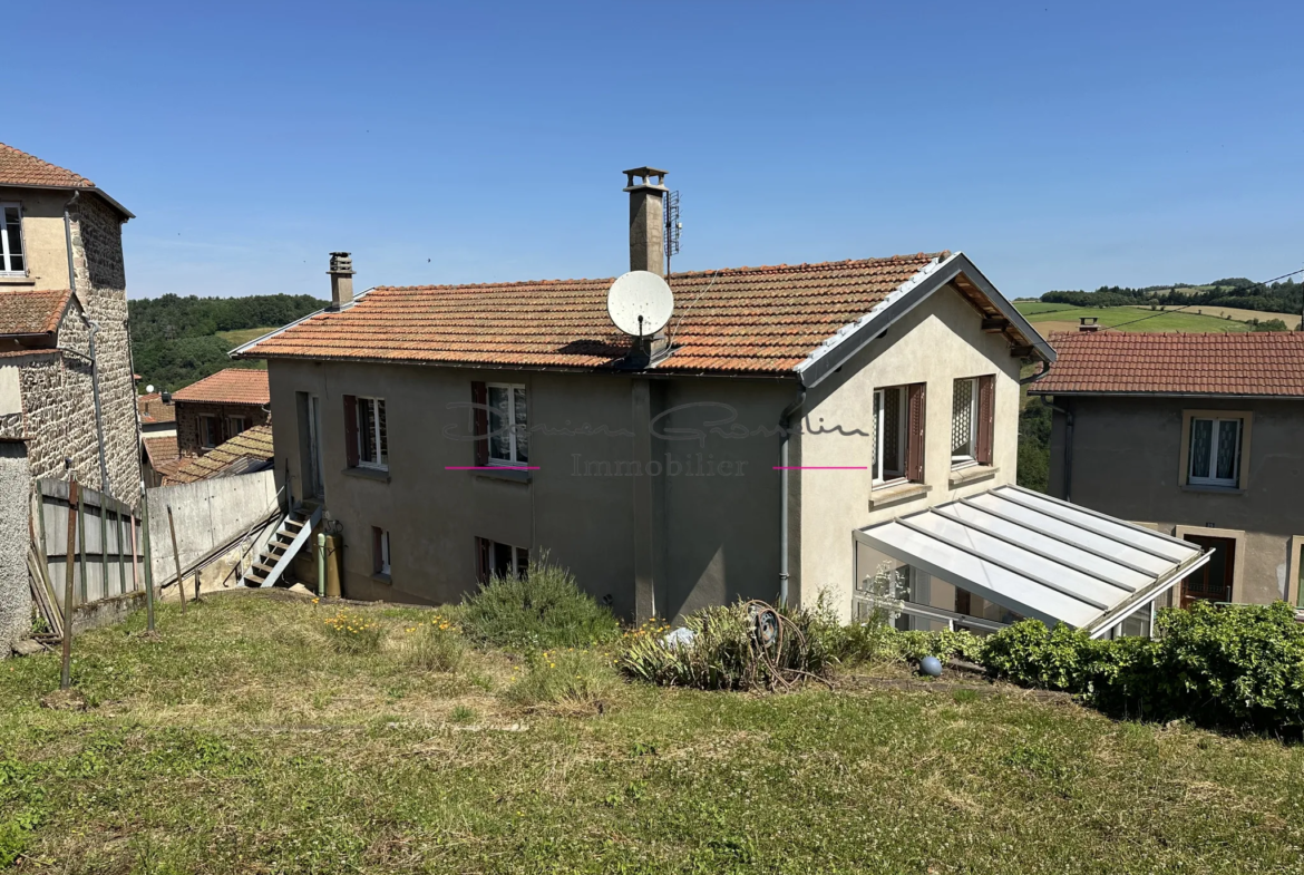 Maison spacieuse à Balbigny avec sous-sol complet et jardin 