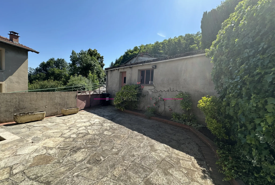 Maison spacieuse à Balbigny avec sous-sol complet et jardin 