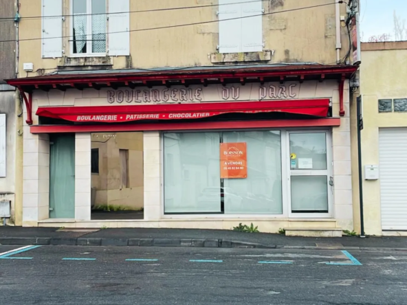 Ensemble immobilier à vendre avec magasin et appartement à Cognac