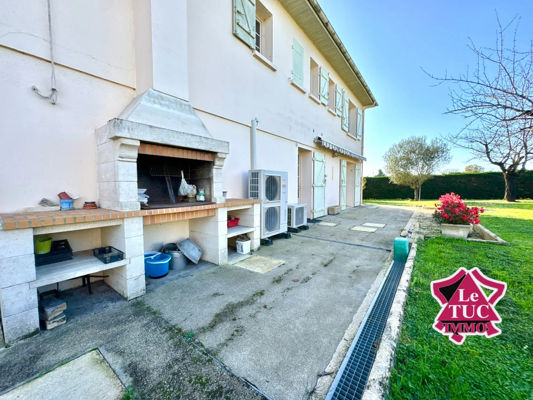 Maison 4 chambres avec double garage et grand jardin à Dausse 