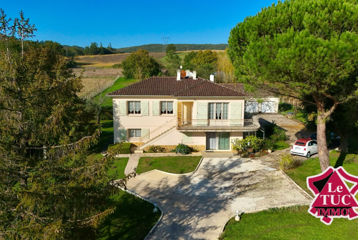 Maison 4 chambres avec double garage et grand jardin à Dausse 